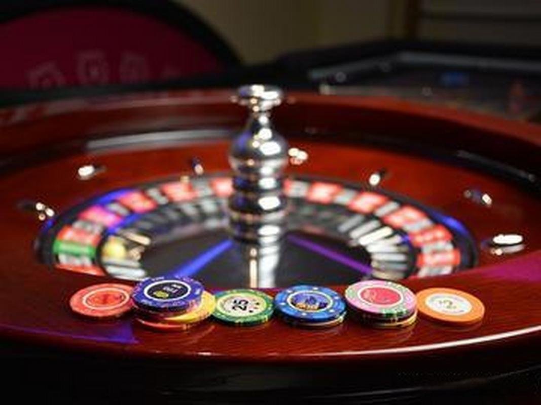 n5230 Live Casino တွင် Baccarat ဂိမ်း Dealer နှင့် Real-time ကစားနေသည့် မြင်ကွင်း